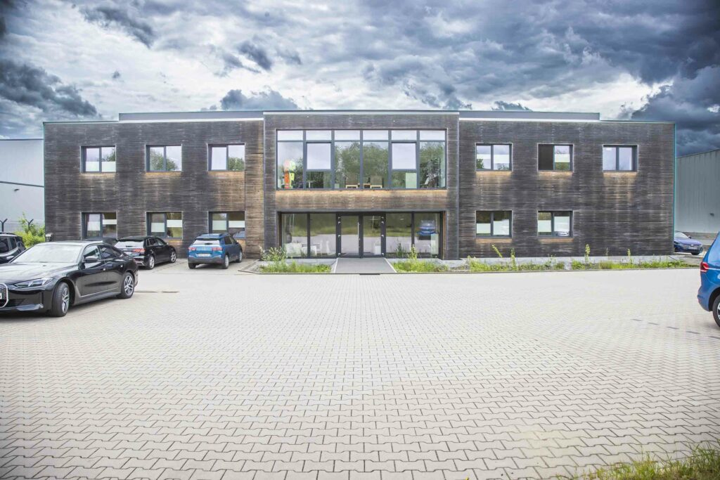 Logo-Relaunch 1 abr service gmbh der Spezialist wenn es um Schutzkleidung oder Sicherheitskleidung geht - inklusive Wäschereiservice.